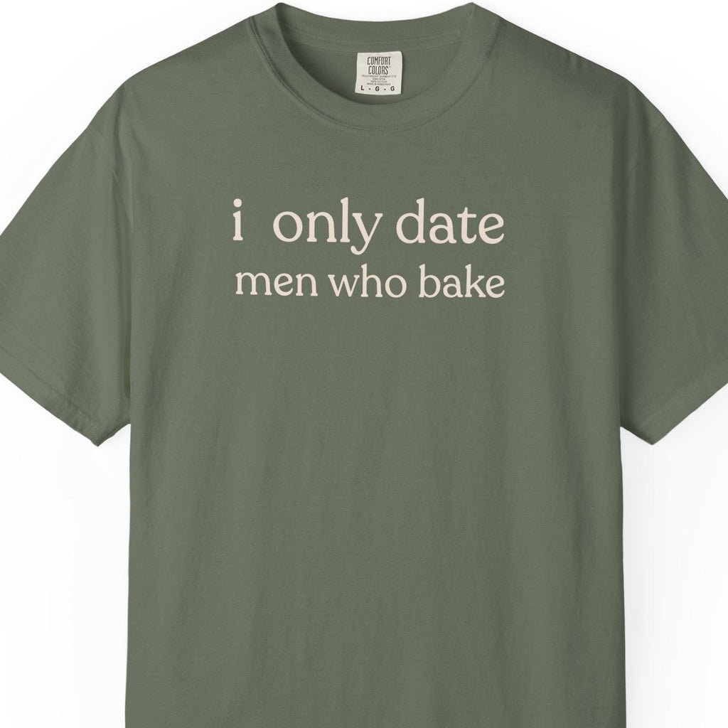 i only date men who bake T-shirt